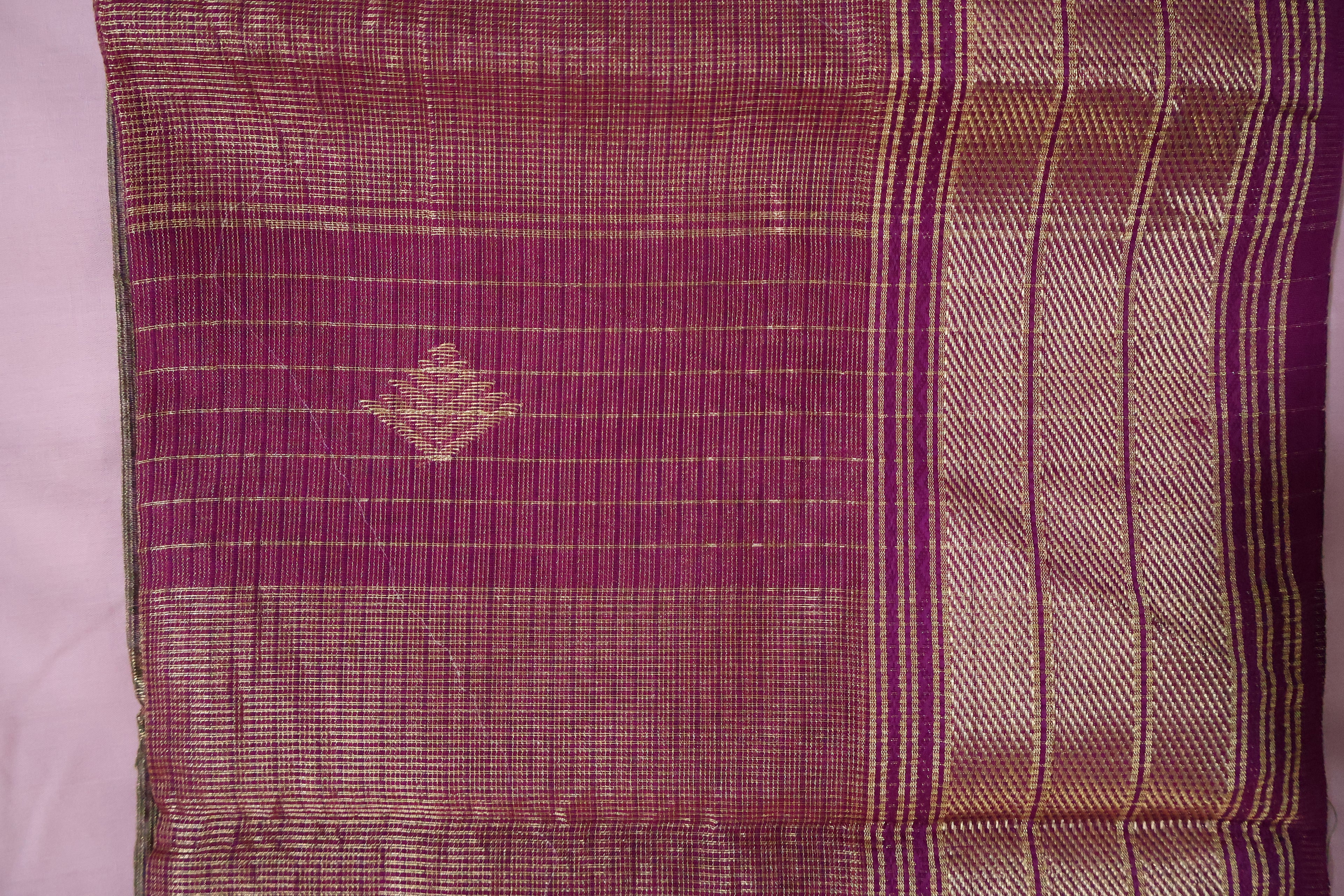 Maheshwari Handloom Saree with Flower Buti Pallu & Golden Thread | Elegant Silk-Cotton Weave