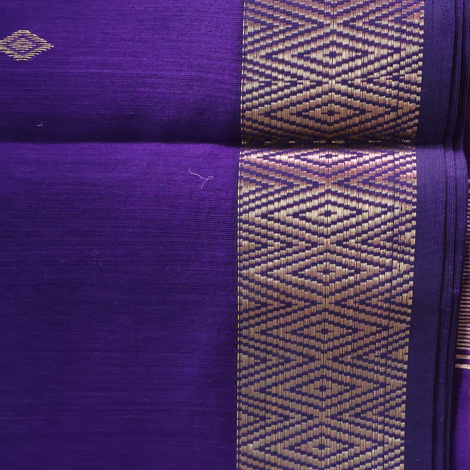 Deep Indigo Maheshwari Silk-Cotton Saree with Geometric Zari Border | Handwoven Elegance