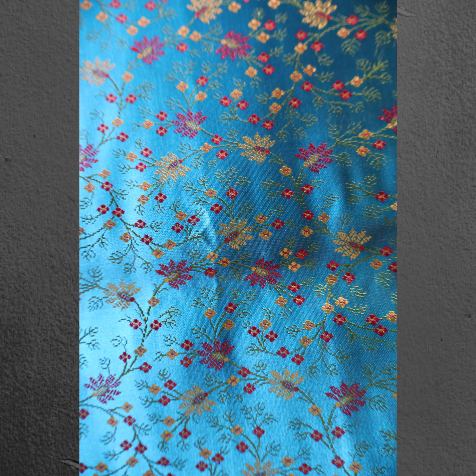 Rani Pink and Blue Dual-Tone Banarasi Mashru Silk Saree with Jamawar Motifs